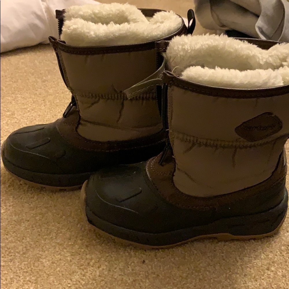 Snow boots